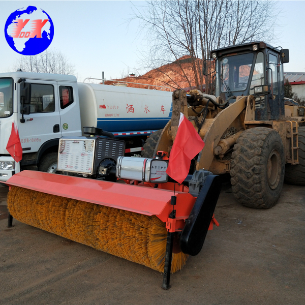 ￥000 改裝自帶動(dòng)力滾刷、斜角清掃器 （汽車或裝載機(jī)改裝掃雪機(jī)）