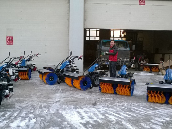 意大利進(jìn)口手扶掃雪機(jī)用于機(jī)場(chǎng)除雪